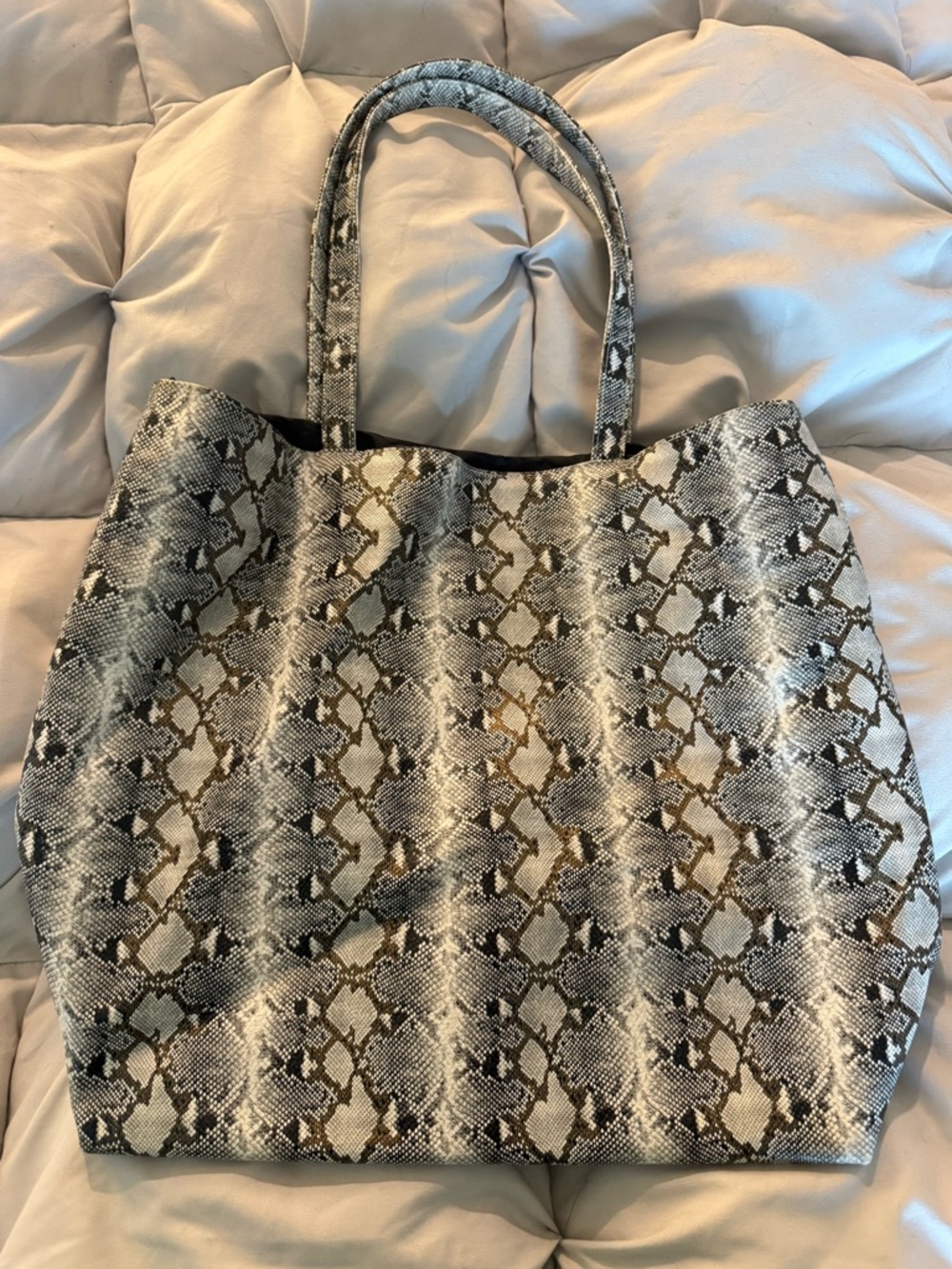 Snake-Print Tote Bag in Gray and Cream